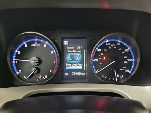 Used 2018 Toyota RAV4 LE image 23