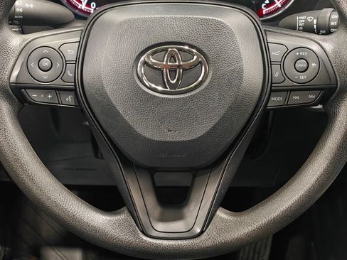 Used 2025 Toyota RAV4 XLE AWD/4WD image 5