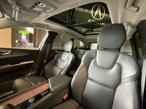 Used 2024 Volvo XC60 B5 Plus image 10