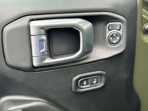 Used 2022 Jeep Wrangler Rubicon AWD/4WD image 20