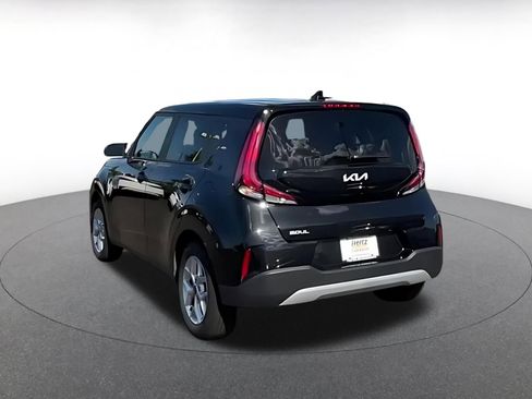 Used 2025 Kia Soul LX w/ LX Technology Package FWD image 12