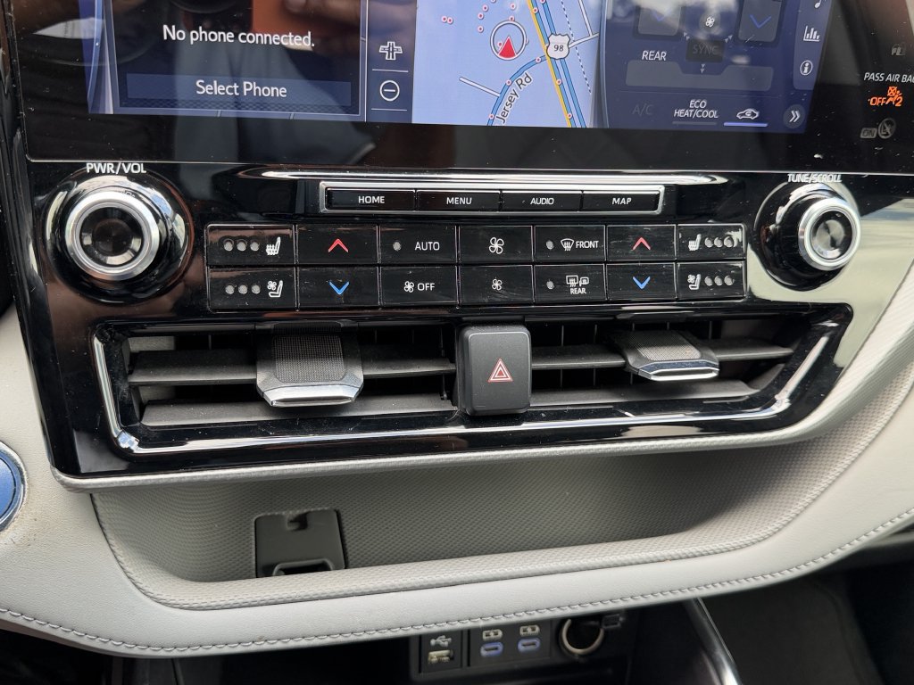 Used 2022 Toyota Highlander Platinum AWD/4WD image 31