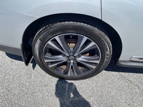 Used 2017 Nissan Pathfinder Platinum FWD image 34