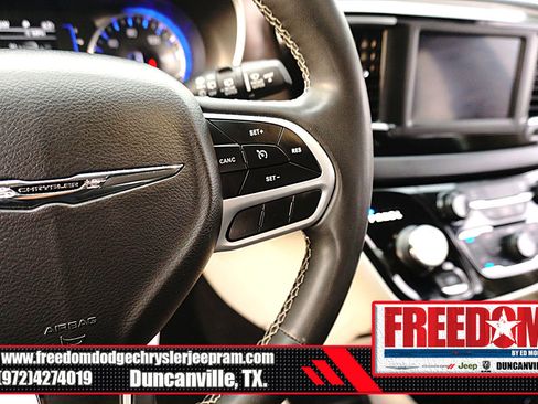 Used 2023 Chrysler Voyager LX image 28