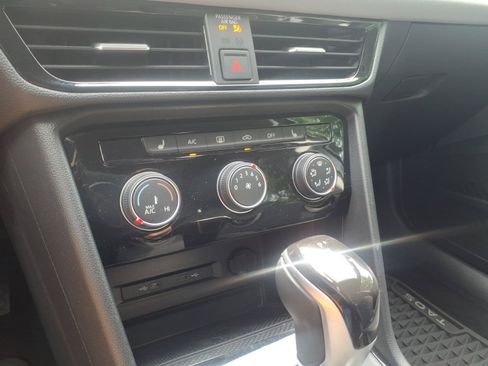 Certified 2023 Volkswagen Taos SE FWD image 21