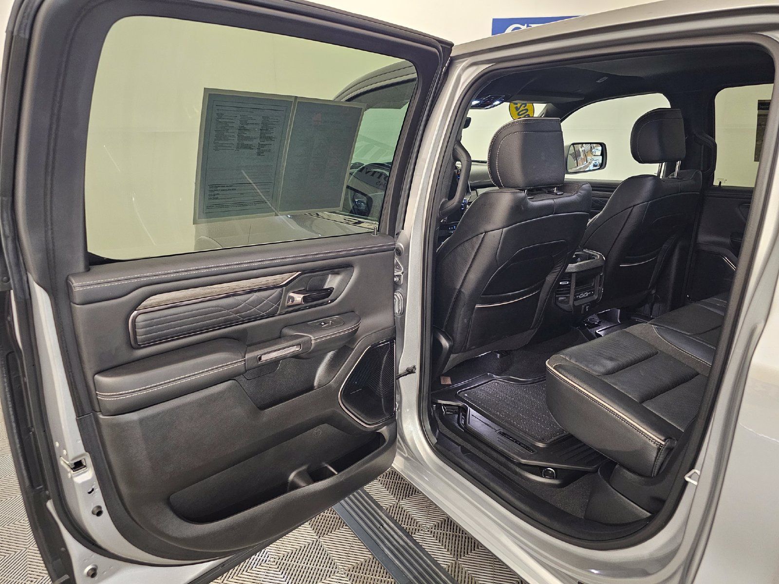 Used 2025 RAM 1500 Limited AWD/4WD image 18