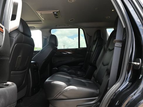 Used 2019 Cadillac Escalade Luxury RWD image 21