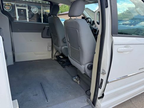 Used 2010 Dodge Grand Caravan SXT w/ Trailer Tow Group FWD image 29