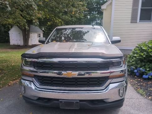 Used 2018 Chevrolet Silverado 1500 LT w/ All Star Edition AWD/4WD image 3