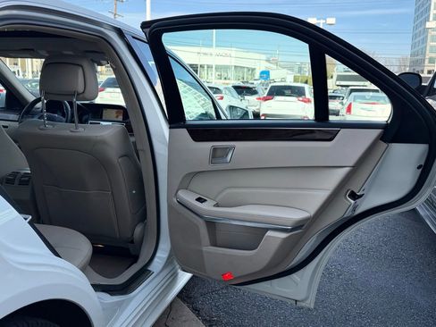 Used 2014 Mercedes-Benz E 350 4MATIC Sedan image 32