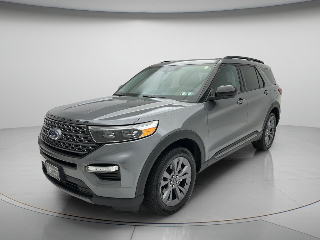 Used 2024 Ford Explorer XLT w/ Equipment Group 202A AWD/4WD image 3