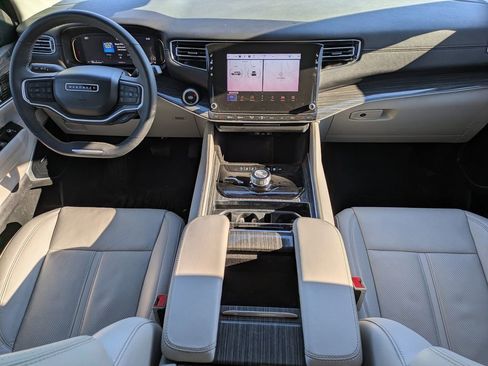 Used 2022 Jeep Wagoneer Series II w/ Premium Group I image 3