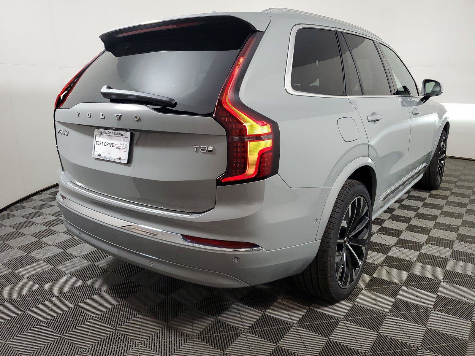 New 2026 Volvo XC90 T8 Plus w/ Protection Package Premier AWD/4WD image 6