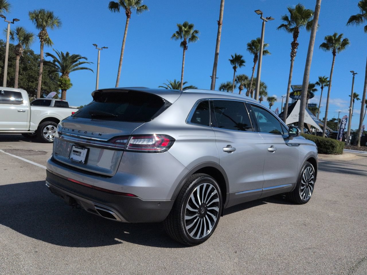 Certified 2023 Lincoln Nautilus Black Label w/ Class II Trailer Tow Package AWD/4WD image 4
