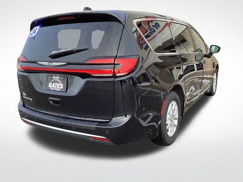 Used 2024 Chrysler Pacifica Touring-L image 11