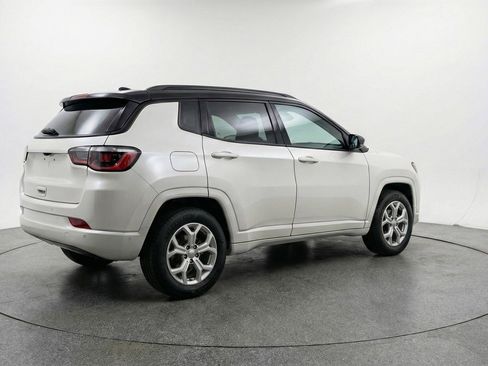 Used 2025 Jeep Compass Latitude image 9