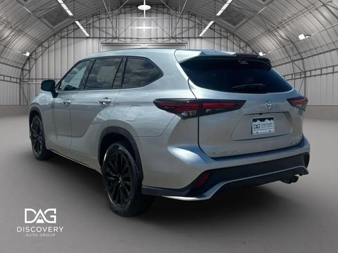 Used 2025 Toyota Highlander XSE AWD/4WD image 3