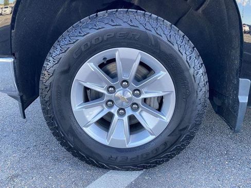 Used 2023 Chevrolet Silverado 1500 LT AWD/4WD image 32
