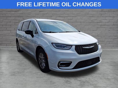 Used 2024 Chrysler Pacifica Touring-L