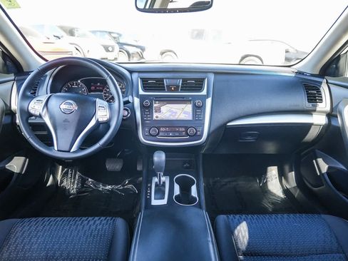 Used 2016 Nissan Altima 2.5 SV w/ Convenience Package FWD image 12