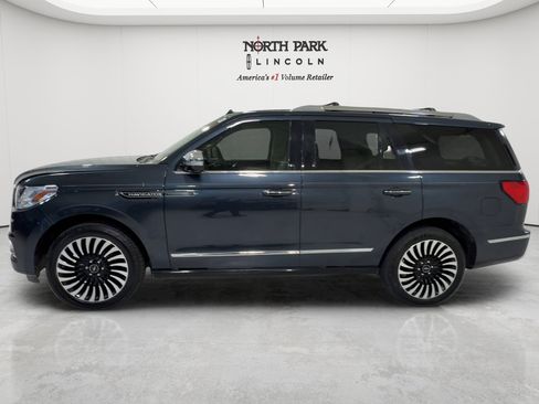 Used 2021 Lincoln Navigator Black Label w/ Cargo Convenience Package AWD/4WD image 2