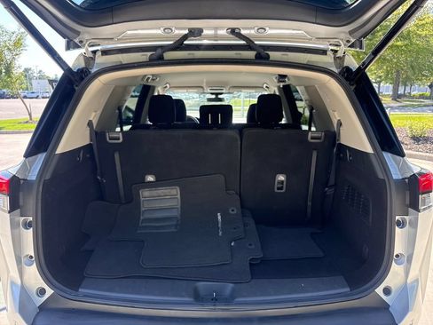 Used 2025 Nissan Pathfinder SV FWD image 33