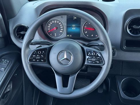 Used 2023 Mercedes-Benz Sprinter 2500 image 18