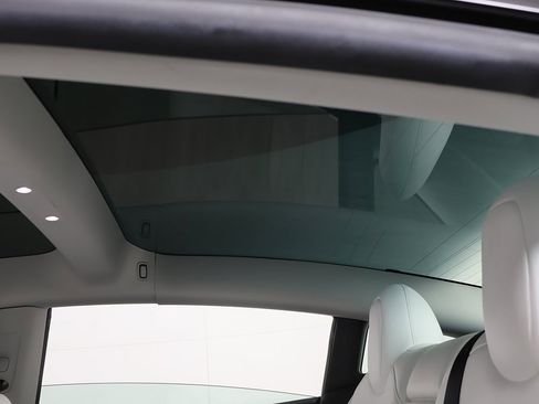 Used 2023 Tesla Model 3 Performance image 19