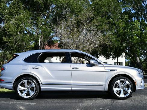 Used 2023 Bentley Bentayga Extended Wheelbase AWD/4WD image 7