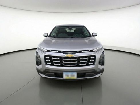 Used 2025 Chevrolet Equinox LT image 2
