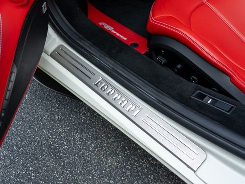 Used 2022 Ferrari F8 Tributo RWD image 35
