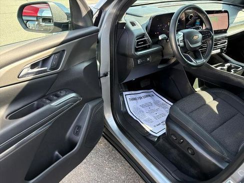 Certified 2025 Chevrolet Traverse LT image 12