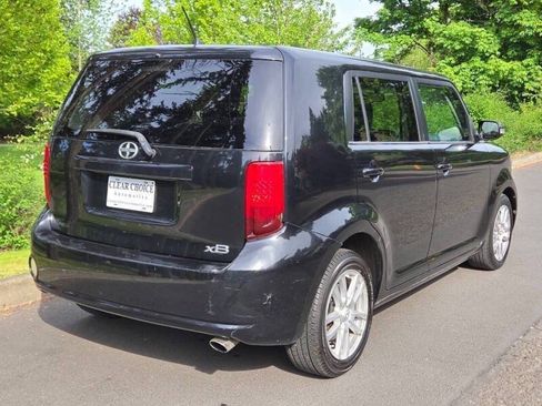 Used 2008 Scion xB FWD image 6