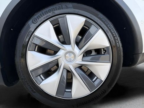 Used 2020 Tesla Model Y Performance image 28