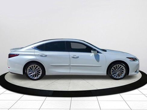 Certified 2022 Lexus ES 350 Ultra Luxury w/ Accessory Package 2 FWD image 3