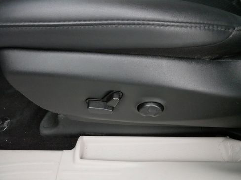 Used 2024 Chrysler Pacifica Touring-L image 20