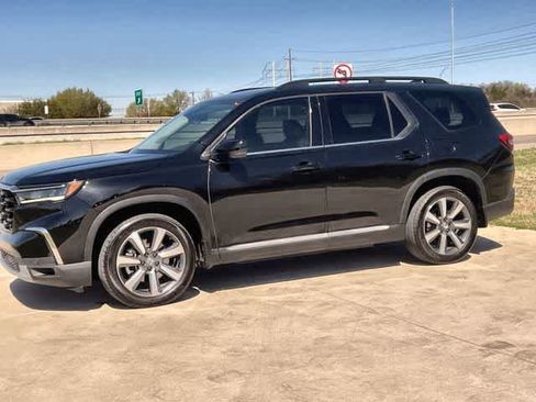 Used 2023 Honda Pilot Touring image 4