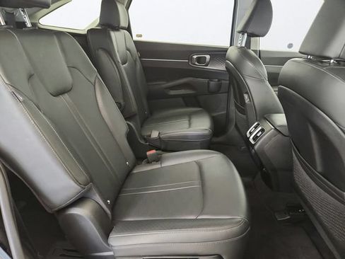 Used 2025 Kia Sorento EX FWD image 26
