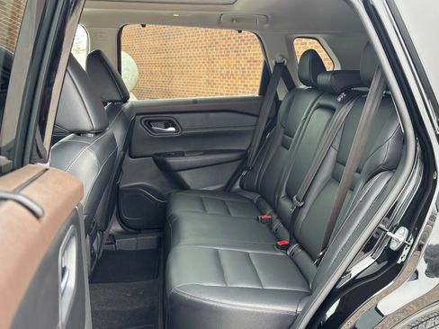 Used 2023 Nissan Rogue SL w/ SL Premium Package image 19