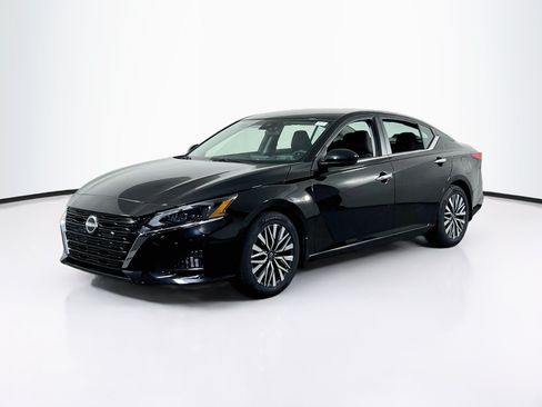 Used 2023 Nissan Altima 2.5 SV FWD image 1