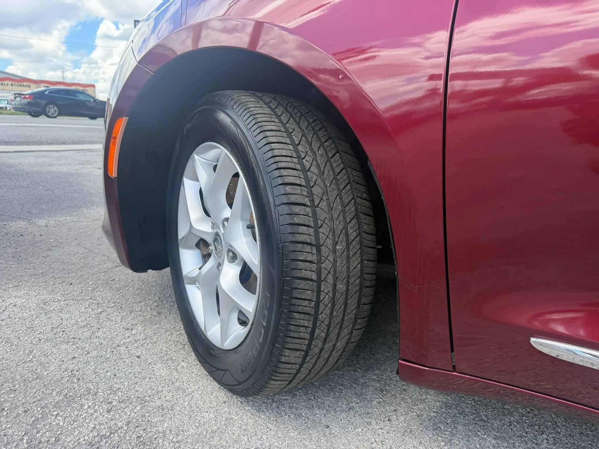 Used 2017 Chrysler Pacifica Touring-L w/ Tire & Wheel Group FWD image 19