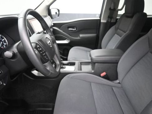 Used 2024 Nissan Frontier SV RWD image 17