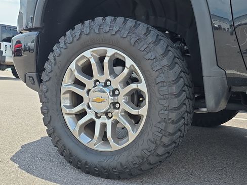 Used 2025 Chevrolet Silverado 2500 LT w/ Z71 Chrome Sport Edition AWD/4WD image 5