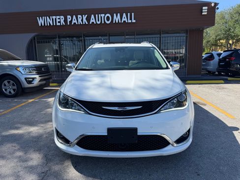 Used 2019 Chrysler Pacifica Limited w/ Tire & Wheel Group image 2