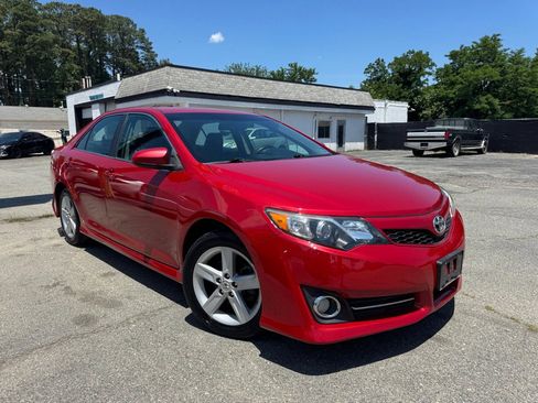 Used 2014 Toyota Camry SE FWD image 1