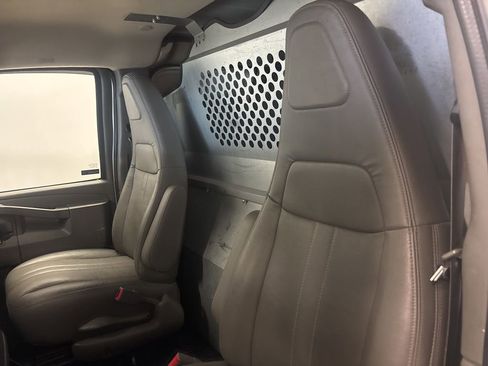 Used 2016 Chevrolet Express 2500 image 14