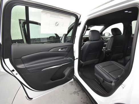 New 2026 Chevrolet Traverse LT w/ Midnight/Sport Edition AWD/4WD image 9