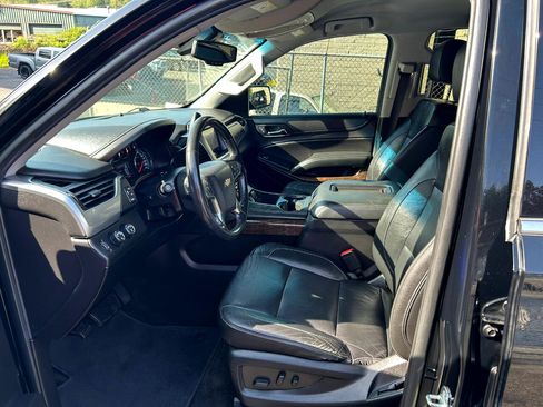 Used 2018 Chevrolet Suburban LT image 12