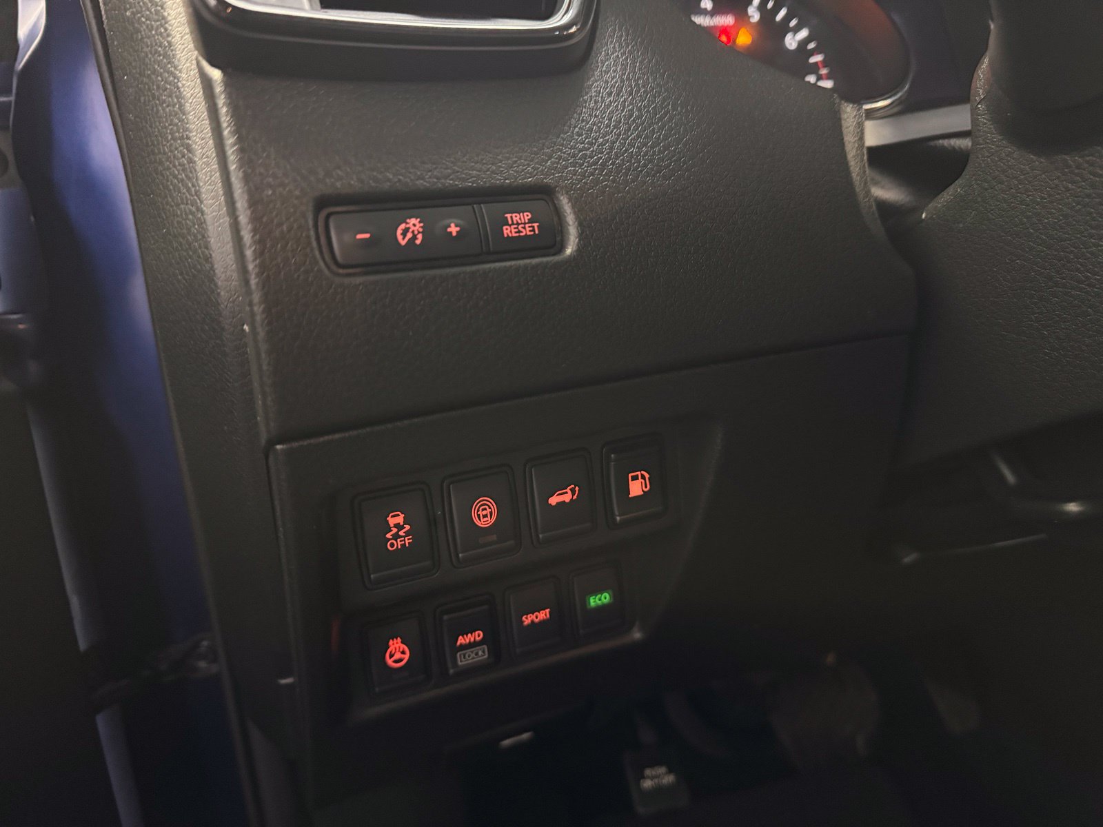 Used 2018 Nissan Rogue SL AWD/4WD image 25