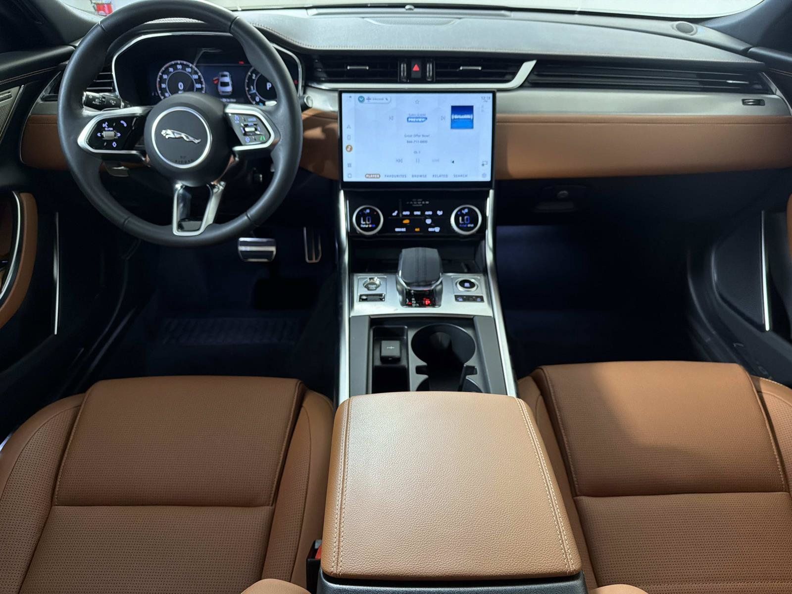 Certified 2024 Jaguar XF R-Dynamic SE AWD/4WD image 13